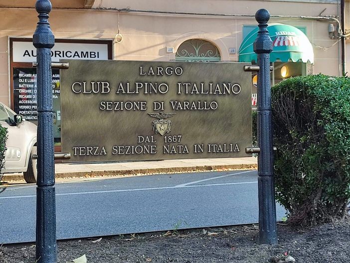 Varallo onora il CAI con una targa nel cuore della città Varallo onora il CAI con una targa nel cuore della città