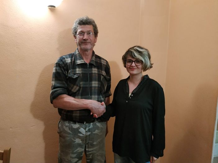 Ailoche, stretta di mano tra sindaco e pro loco per suggellare una nuova collaborazione