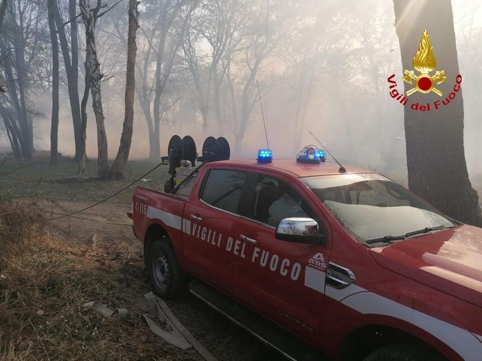 Ancora fuoco nei boschi nella Baraggia di Romagnano