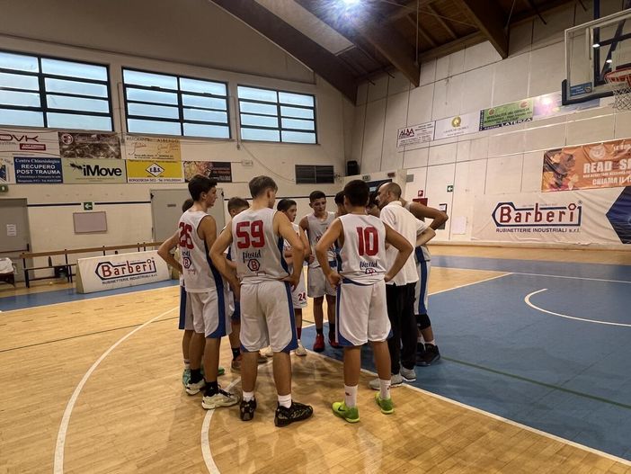 Esordio per l'under 15 di Barberi Valsesia Basket. Esordio per l'under 15 di Barberi Valsesia Basket.
