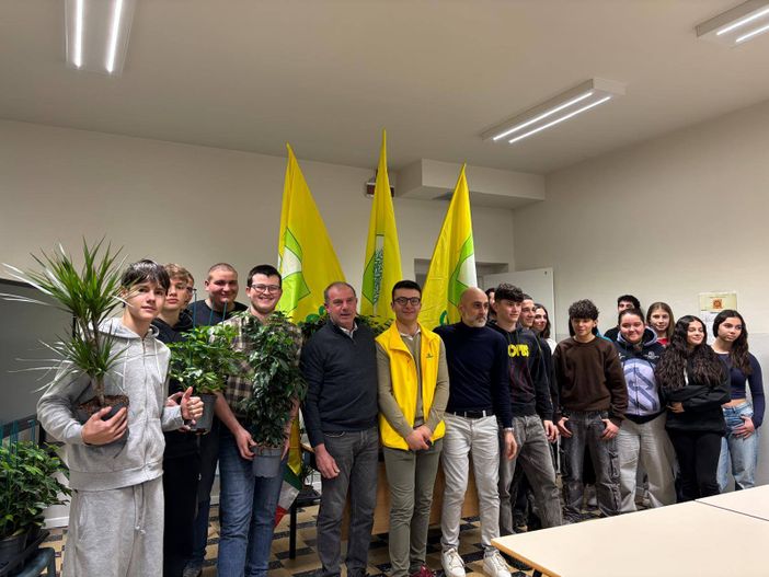 Al I.I.S. G. Bonfantini il progetto “Talento Verde”: piante in classe tra ecologia e imprenditorialità Al I.I.S. G. Bonfantini il progetto “Talento Verde”: piante in classe tra ecologia e imprenditorialità