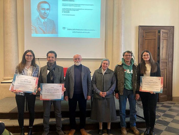 Premiazione per le tre migliori tesi dell'anno accademico 2021/22 della scuola per infermieri OPI alla memoria di Giacomo Dattrino Premiazione per le tre migliori tesi dell'anno accademico 2021/22 della scuola per infermieri OPI alla memoria di Giacomo Dattrino