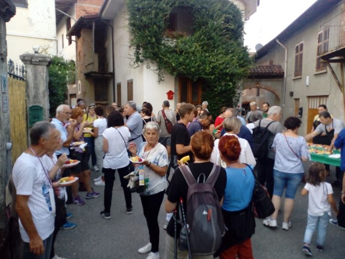 Oltre un centinaio di persone al Brindisi sotto le Stelle Oltre un centinaio di persone al Brindisi sotto le Stelle