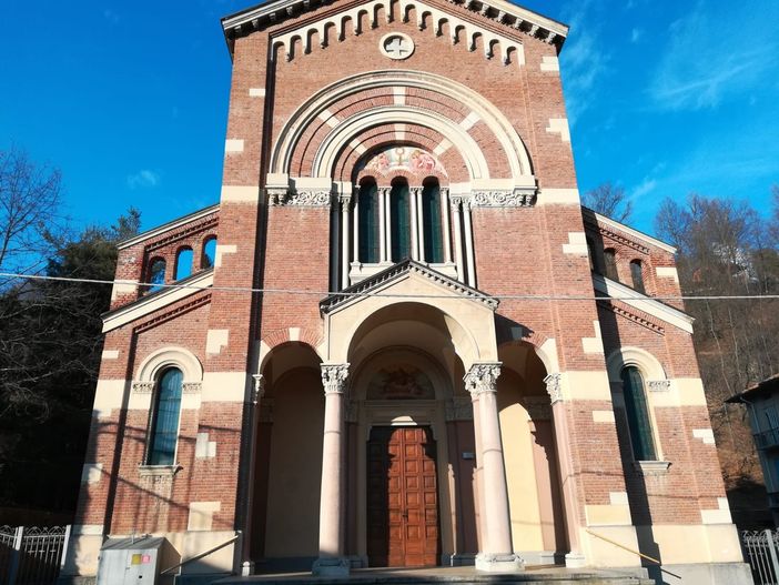 Pray saluta don Luigi Sacchi, parroco dal 1970 Pray saluta don Luigi Sacchi, parroco dal 1970