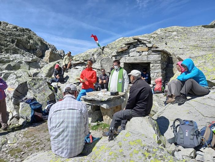 Al Passo di Mondelli per ricordare gli “spalloni” Al Passo di Mondelli per ricordare gli “spalloni”