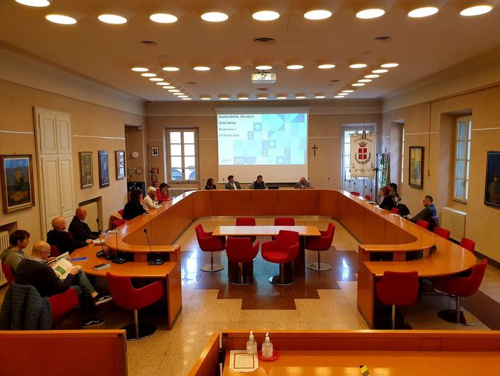 A Borgomanero oggi altra tappa del tour della #sostenibilità di Acqua Novara.VCO. Emergenza #siccità e #cambiamenticlimatici VIDEO A Borgomanero oggi altra tappa del tour della #sostenibilità di Acqua Novara.VCO. Emergenza #siccità e #cambiamenticlimatici VIDEO