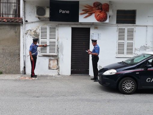 Furto nel negozio di alimentari, 5 denunce Furto nel negozio di alimentari, 5 denunce