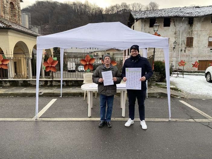 Buona partecipazione al “Gazebo del Sindaco” a Valduggia: distribuito il calendario rifiuti 2026 e informazioni sui servizi Buona partecipazione al “Gazebo del Sindaco” a Valduggia: distribuito il calendario rifiuti 2026 e informazioni sui servizi