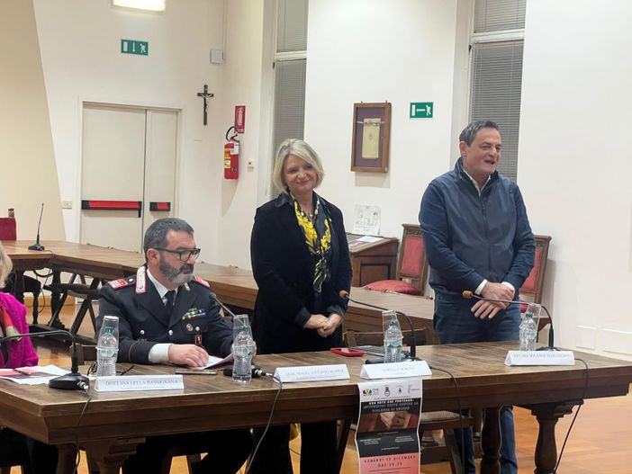 Una rete che protegge: a Borgosesia un fronte comune contro la violenza di genere