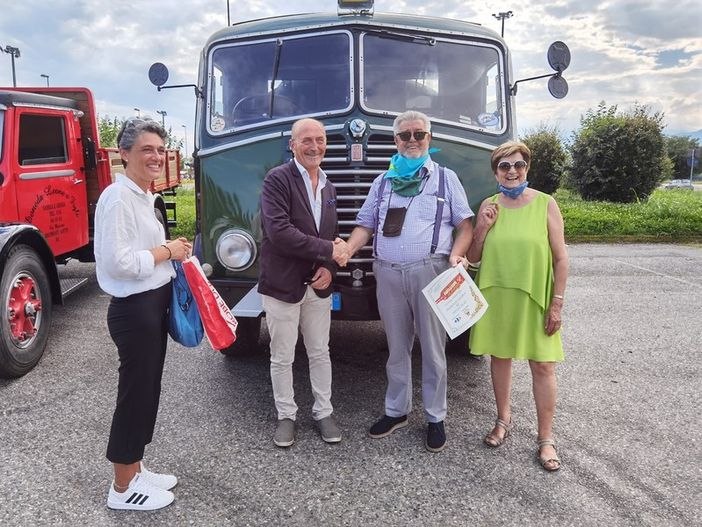 A Burolo 400 persone applaudono la collezione mezzi storici Marazzato A Burolo 400 persone applaudono la collezione mezzi storici Marazzato