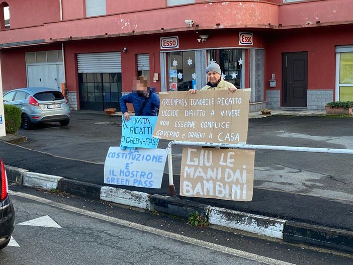 Manifestanti a Serravalle Sesia Manifestanti a Serravalle Sesia