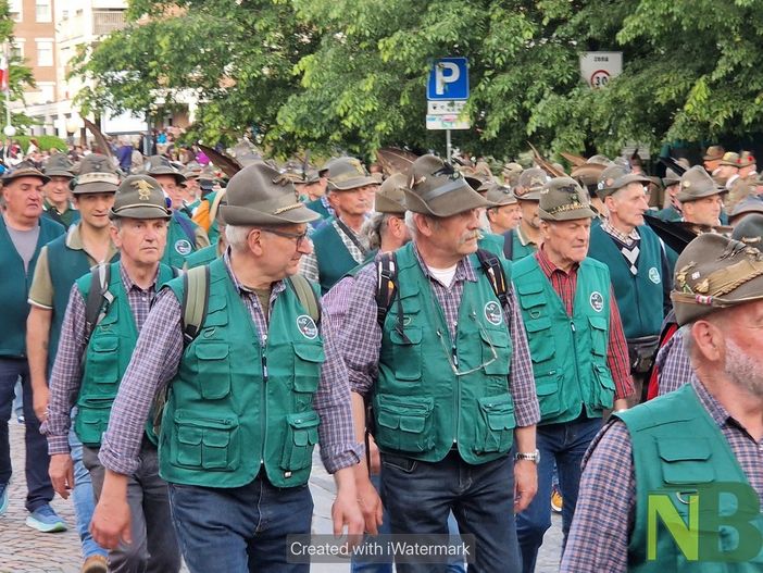 La Valsesia sfila con orgoglio a Biella per la 96ª Adunata degli Alpini La Valsesia sfila con orgoglio a Biella per la 96ª Adunata degli Alpini