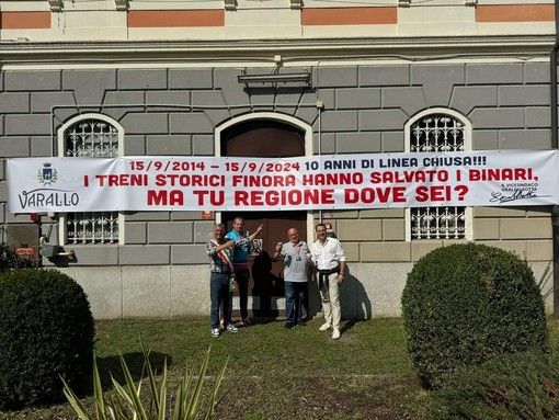 «Regione dove sei?»: lo striscione di protesta diventa un caso politico «Regione dove sei?»: lo striscione di protesta diventa un caso politico