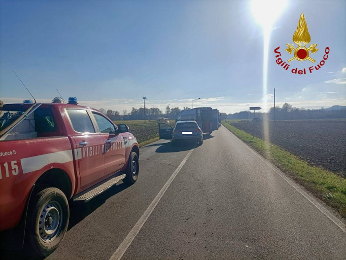 Scontro frontale, due automobilisti estratti dalle lamiere tra Cureggio e Fontaneto Scontro frontale, due automobilisti estratti dalle lamiere tra Cureggio e Fontaneto