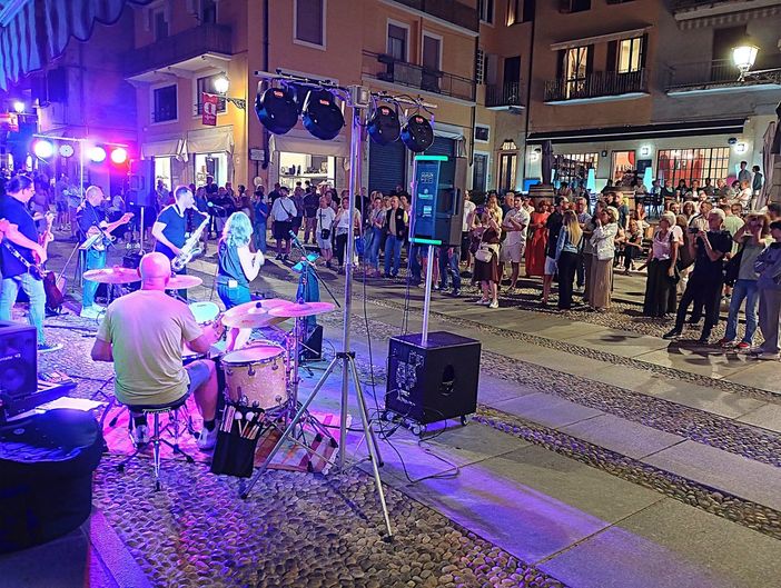 Festa della Musica, Varallo saluta l’estate con una serata di note e partecipazione Festa della Musica, Varallo saluta l’estate con una serata di note e partecipazione