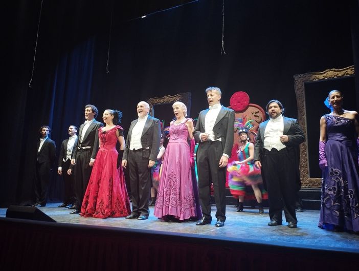 Applausi per "La vedova allegra" andata in scena a Varallo (foto Comune di Varallo)