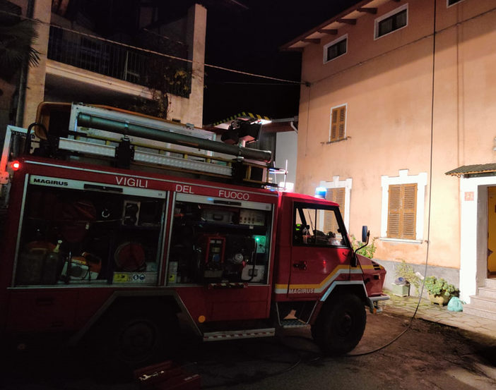 A fuoco una canna fumaria a Caprile, i Vigili del Fuoco evitano il peggio