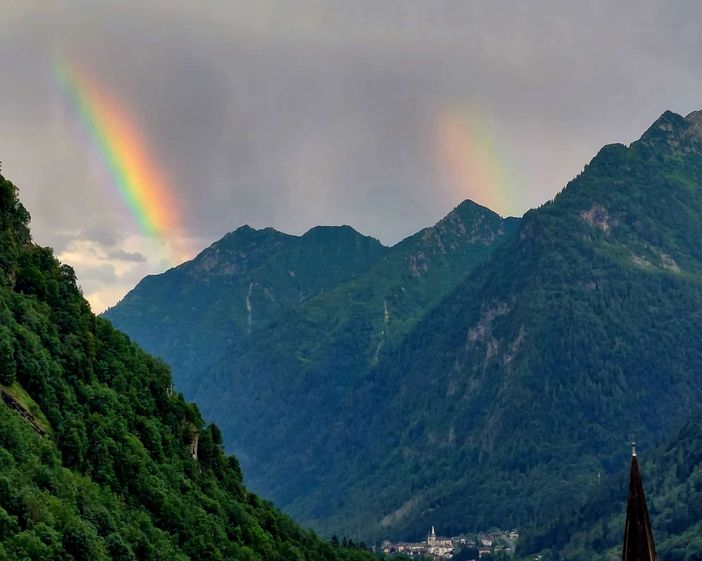 Ieri nei cieli di Alagna l'incanto dell'arcobaleno