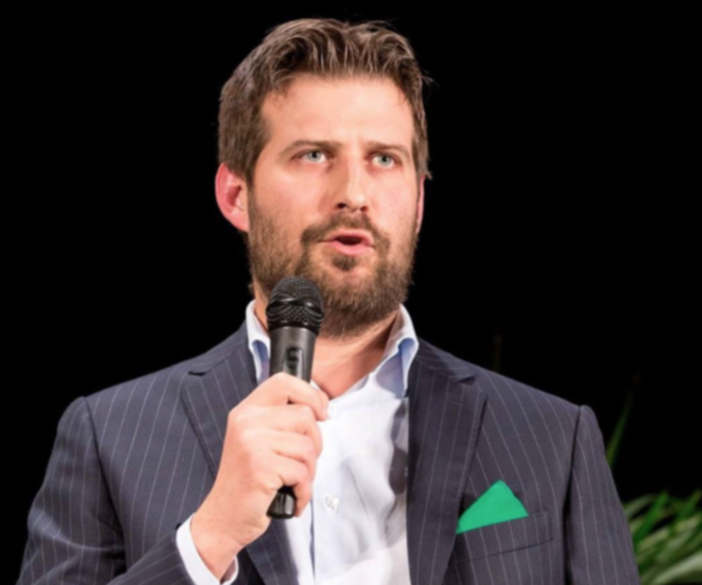 Borgosesia, Tiramani: &quot;Code sotto il sole e senza una sedia: l'Asl trovi una soluzione&quot;