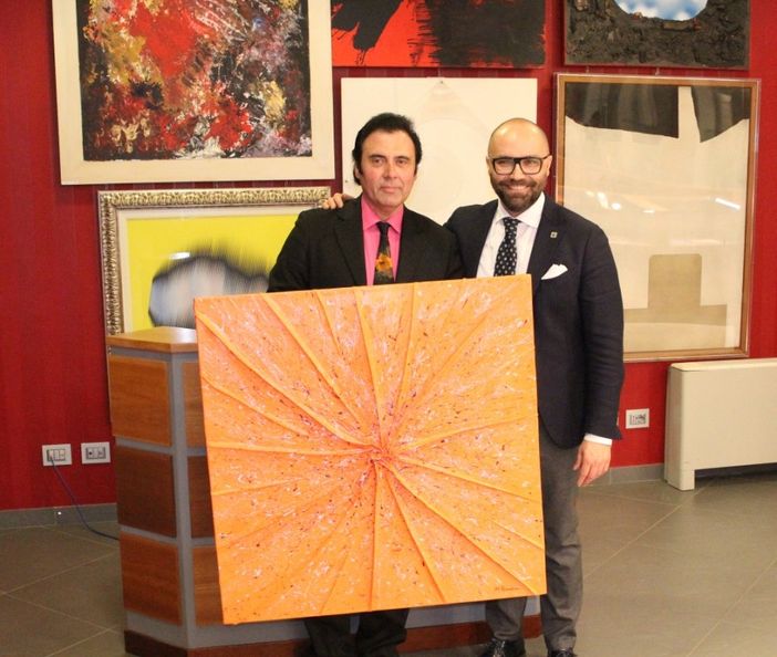 Massimo Paracchini espone e dona una sua opera in occasione dei 40 anni di Meeting Art e di Video Vercelli