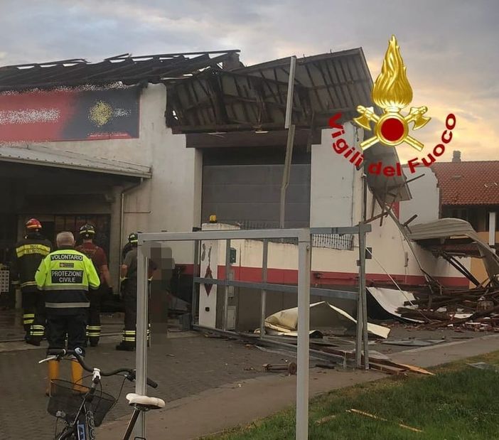 Tromba d'aria nel vicino Vercellese, colpita un'abitazione con officina