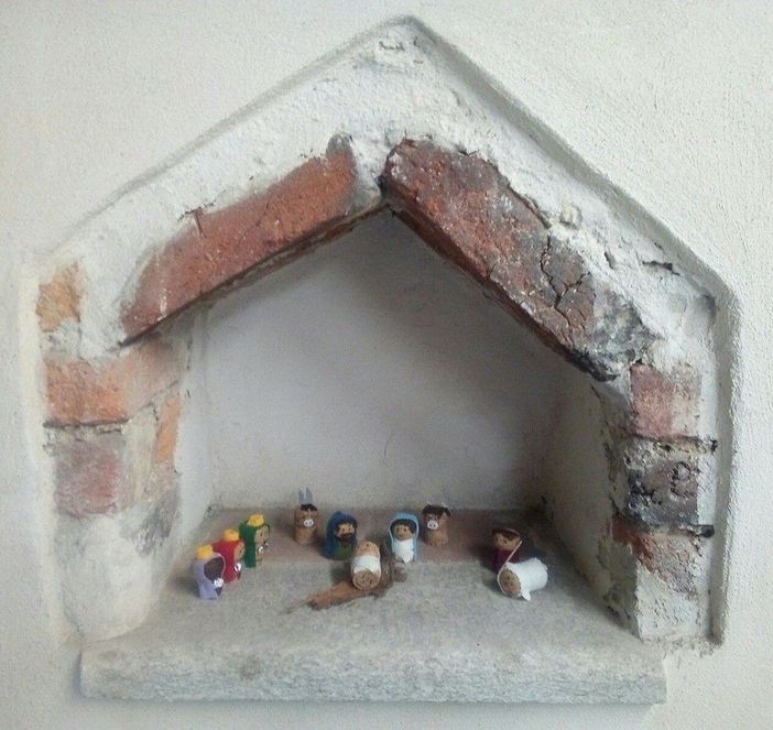 La Confraternita del Buon Bere mette all’asta il presepio realizzato con materiali di riciclo