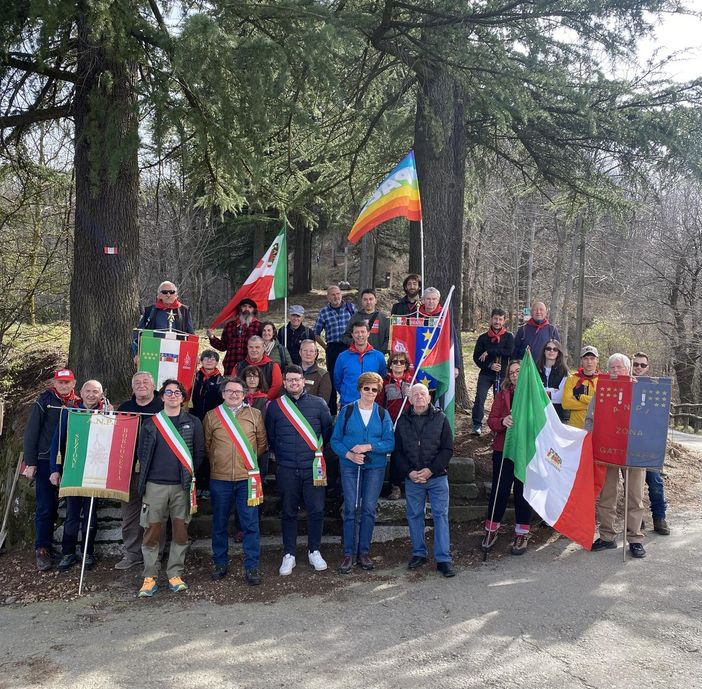Valduggia, il cammino verso Cavagliasche rinnova la memoria dei giovani caduti della Resistenza Valduggia, il cammino verso Cavagliasche rinnova la memoria dei giovani caduti della Resistenza