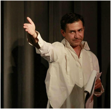 Gattinara ride e riflette con “Quel pomeriggio di un giorno da star”: al Lux la commedia che prende di mira la società dello spettacolo