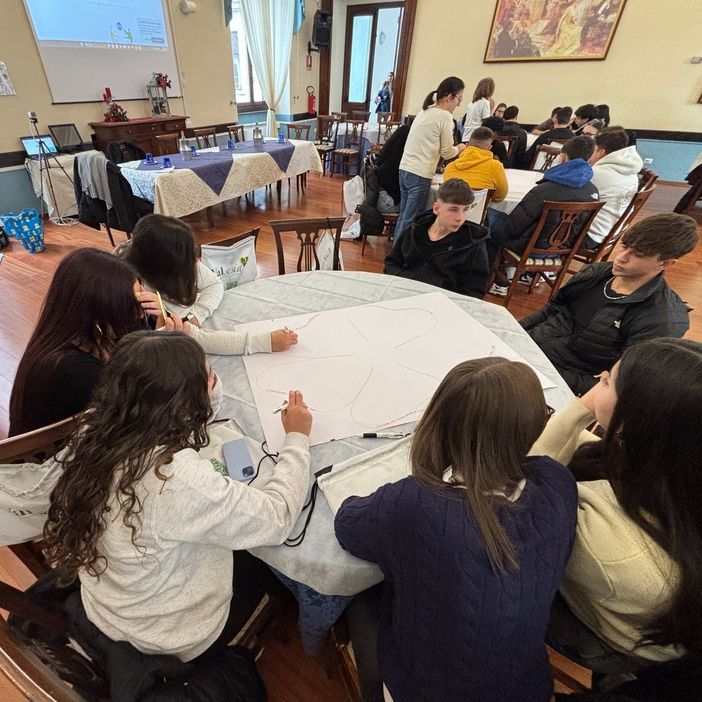 Varallo, gli studenti del D’Adda alla “Giornata del volontariato”: un incontro per scegliere il futuro attraverso l'impegno sociale