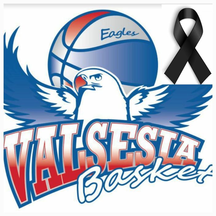 Barberi Valsesia Basket vicina al Team manager Albero Zamara.