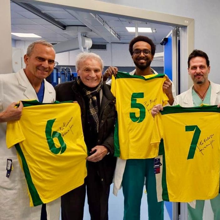 Le maglie del "Team cardiologia" dell'Asl Vercelli firmate da Altafini Le maglie del "Team cardiologia" dell'Asl Vercelli firmate da Altafini