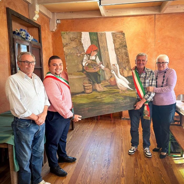 Varallo, donata un’opera alla Pro Loco di Sabbia. Varallo, donata un’opera alla Pro Loco di Sabbia.