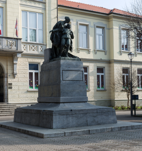 Borgosesia: Tso e denuncia per il 28enne che ha distrutto la corona dei Caduti