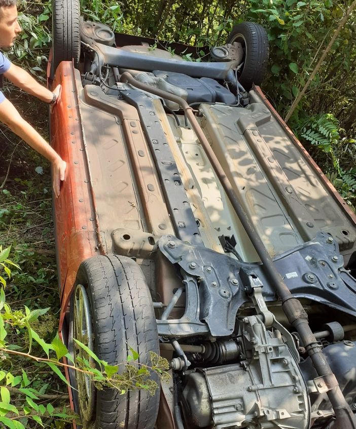 Auto in una scarpata a Coggiola, conducente fuori strada per un malore