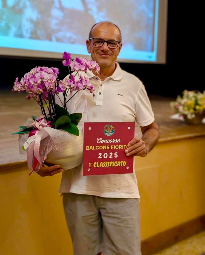Campertogno celebra il vincitore del concorso “Balcone Fiorito Estate 2025”
