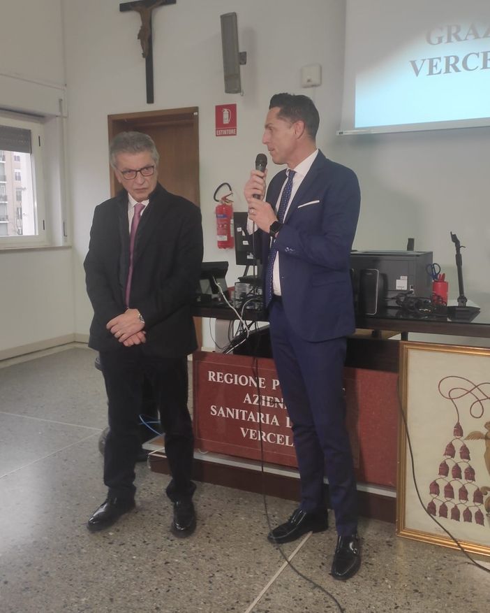 Festeggiato il dottor Borrè che ha raggiunto la pensione Festeggiato il dottor Borrè che ha raggiunto la pensione