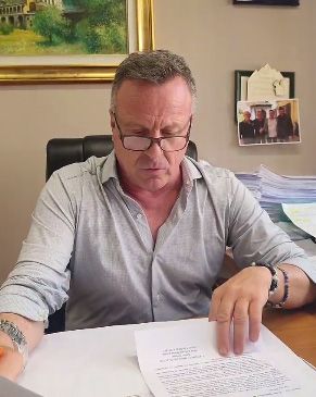 Serravalle Sesia, avanzano i lavori pubblici: asfaltature, rete gas, manutenzioni e prime luci del Natale