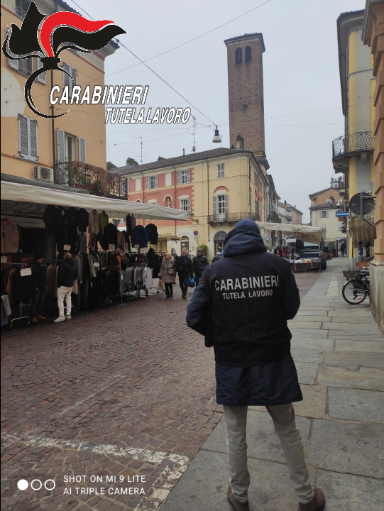 Da Vercelli: Manodopera non in regola al mercato: multe, denunce e sospensione dell'attività Da Vercelli: Manodopera non in regola al mercato: multe, denunce e sospensione dell'attività