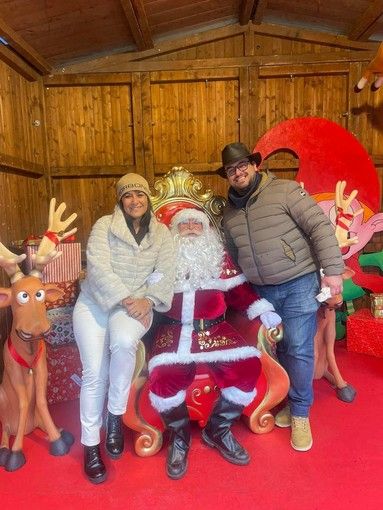 Arriva la Befana - acrobata: Borgosesia saluta le feste