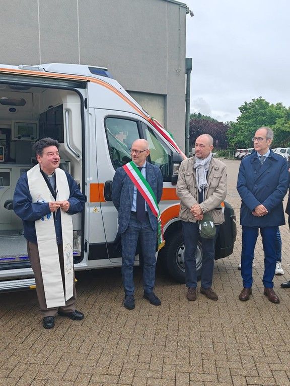 Ospedale di Borgosesia: arriva una nuova ambulanza dopo 10 anni Ospedale di Borgosesia: arriva una nuova ambulanza dopo 10 anni