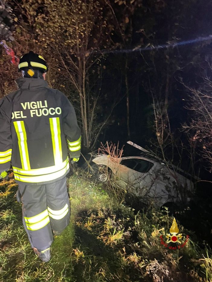 Serravalle: Finisce sbalzato fuori carreggiata dopo l'urto con un altro mezzo FOTO Serravalle: Finisce sbalzato fuori carreggiata dopo l'urto con un altro mezzo FOTO