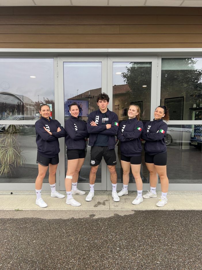 Mondiali di Cheerleading 2025: gli atleti dell'Asd Arcobaleno di Borgosesia pronti a gareggiare con il Team Italia