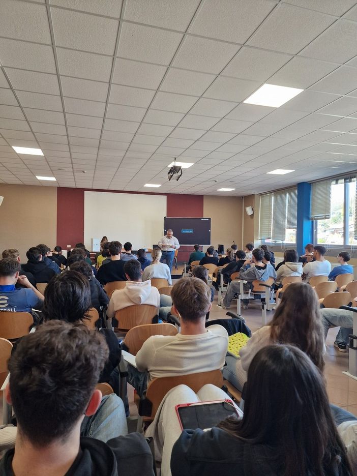 Sicurezza sul lavoro, al Mercurino Arborio di Gattinara la prevenzione si impara sui banchi