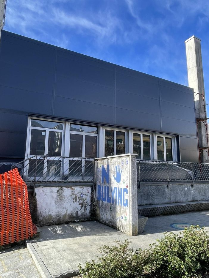 Quarona, quasi conclusi i lavori di rinforzo ed efficientamento energetico alla palestra e all’Auditorium delle scuole medie Quarona, quasi conclusi i lavori di rinforzo ed efficientamento energetico alla palestra e all’Auditorium delle scuole medie