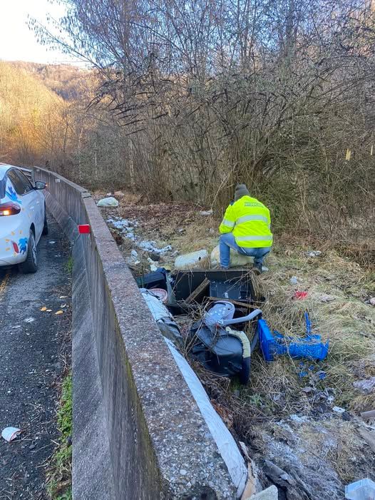 Beccato il responsabile dei rifiuti sulla Provinciale della Cremosina