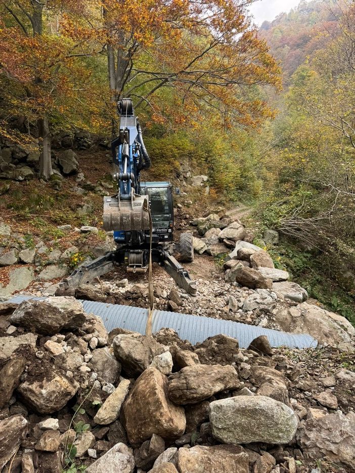 Sabbia, conclusi i lavori di consolidamento al ponte dei Crosi: interventi in corso sulla strada per Erbareti Sabbia, conclusi i lavori di consolidamento al ponte dei Crosi: interventi in corso sulla strada per Erbareti