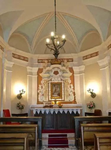 Gattinara, danneggiata la chiesetta della Madonna dell’Orto: rubato un ex voto e distrutto il Crocifisso sull’altare