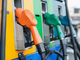 Alla pompa cambia tutto: benzina su di 15 centesimi, diesel al riparo