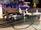 Auto in fiamme vicino alle case