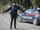 Non si ferma all'alt dei Carabinieri a Valdilana, poi abbandona l'auto e fugge a piedi (foto di repertorio)